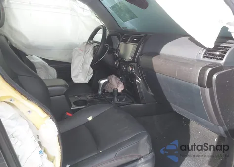 2021 Toyota 4Runner Trd Off Road Premium z USA, uszkodzony, nr VIN JTERU5JR5M5949604